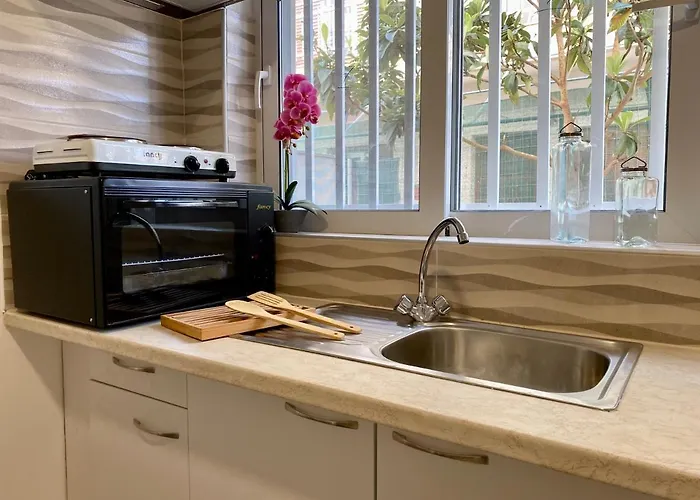 Well-located In Town, Near The Port & - No 14 * بلدة كوس